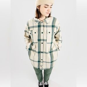 VANS HAL PLAID SHACKET .